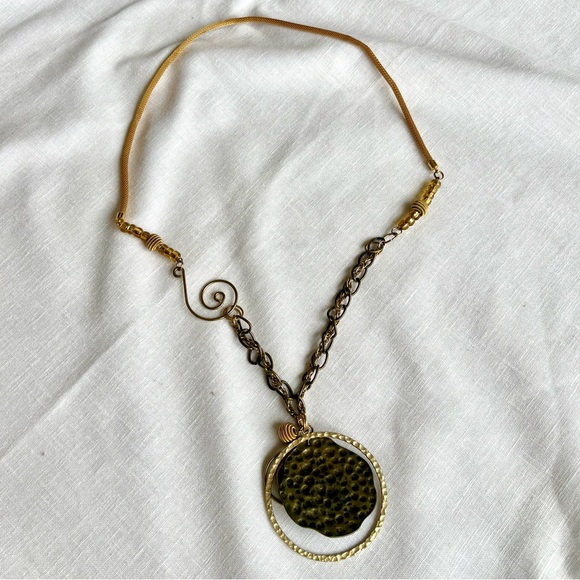 Funky Y2K Gold Tone Statement Pendant Necklace - Picture 2 of 2